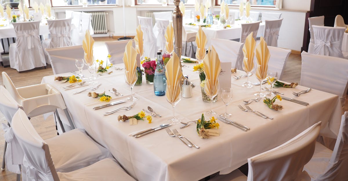 How to Create a Realistic Catering Budget for Your Wedding
